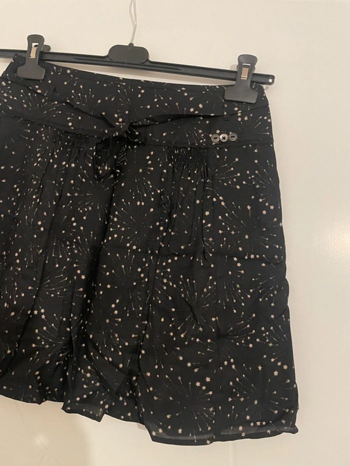 Jupe taille haute fluide évasée noir motifs doré avec ceinture DDP taille XS - photo numéro 3