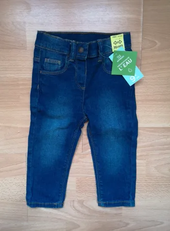 Jean 18 mois neuf tex
