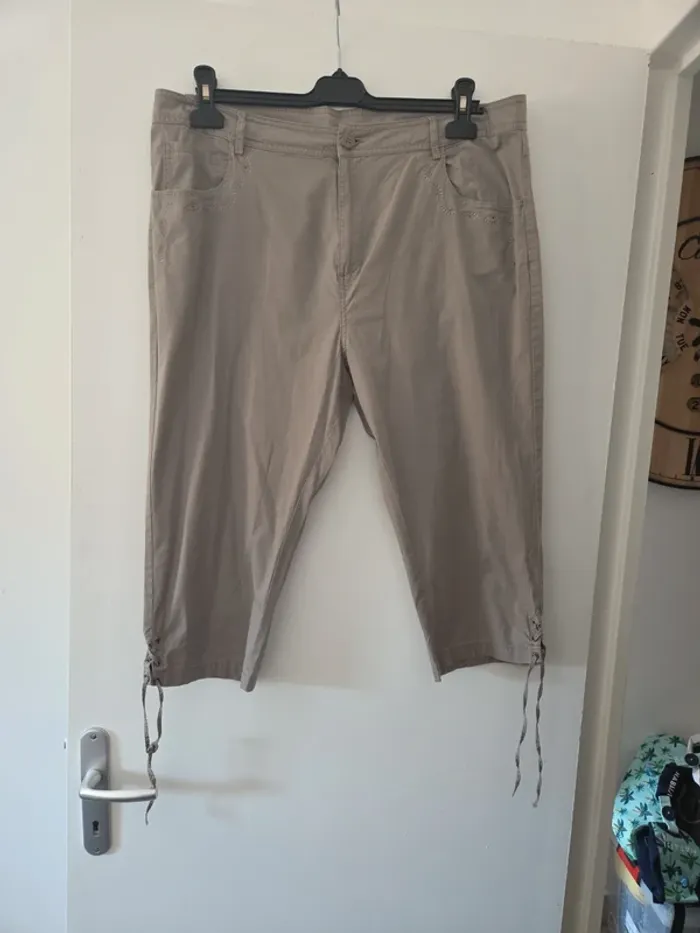 Pantacourt femme été gris beige TBE taille 46