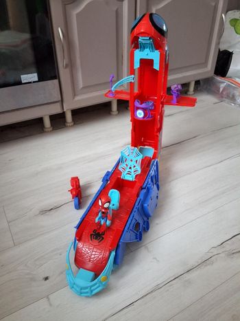 Jeu jouet camion transformable Spidey et ses amis le quartier général arachno-mobile 63 cm 2 en 1 