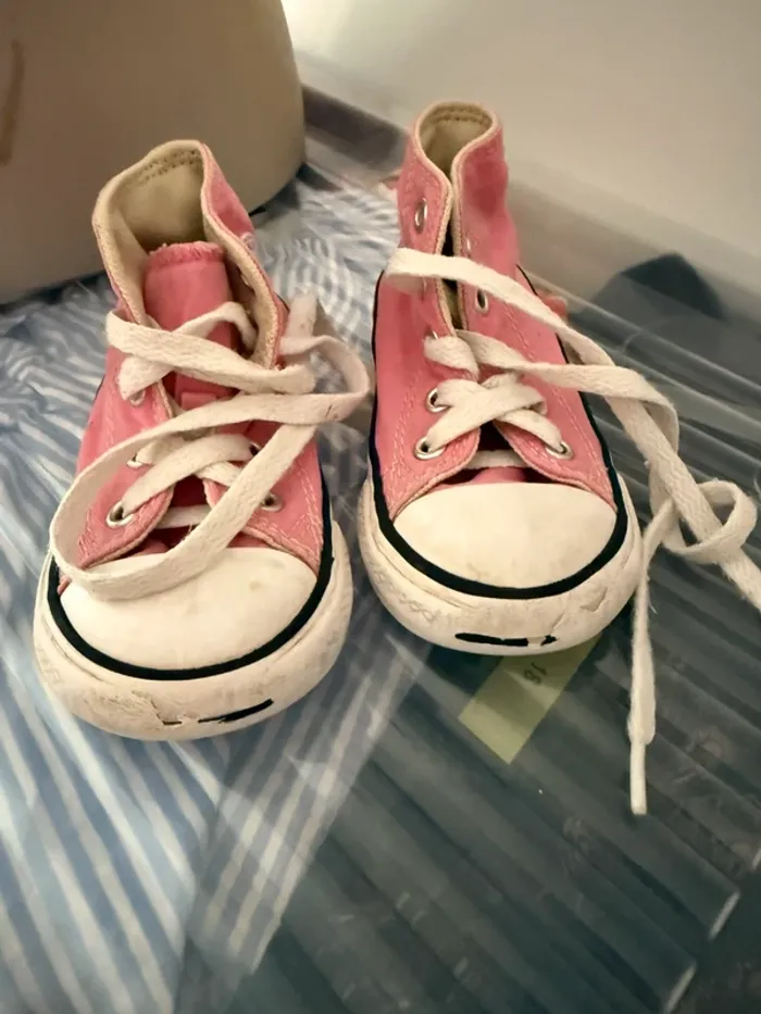 Baskets montantes Converse All Star roses - Pointure 22 - photo numéro 2