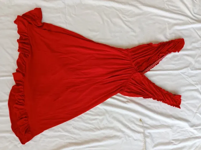 Jolie petite robe rouge fluide décolleté devant et derrière taille S - photo numéro 4