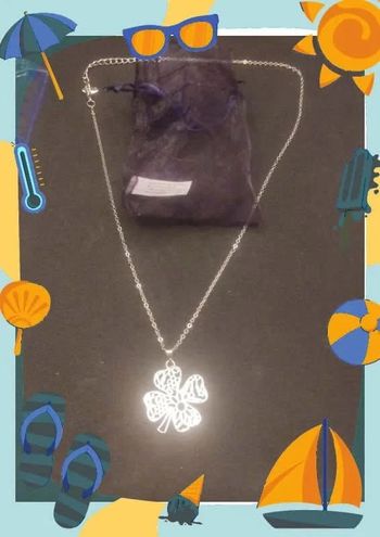 Chaîne avec pendentif trèfle neuf