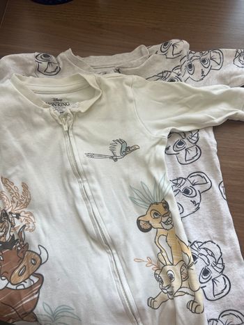 Lot de deux pyjamas 6-9 mois Le roi Lion neufs jamais portés