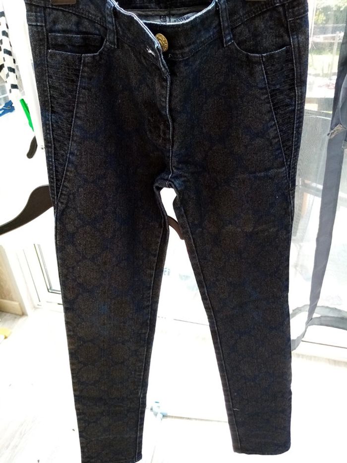 Pantalon bleu effet noir 12a
