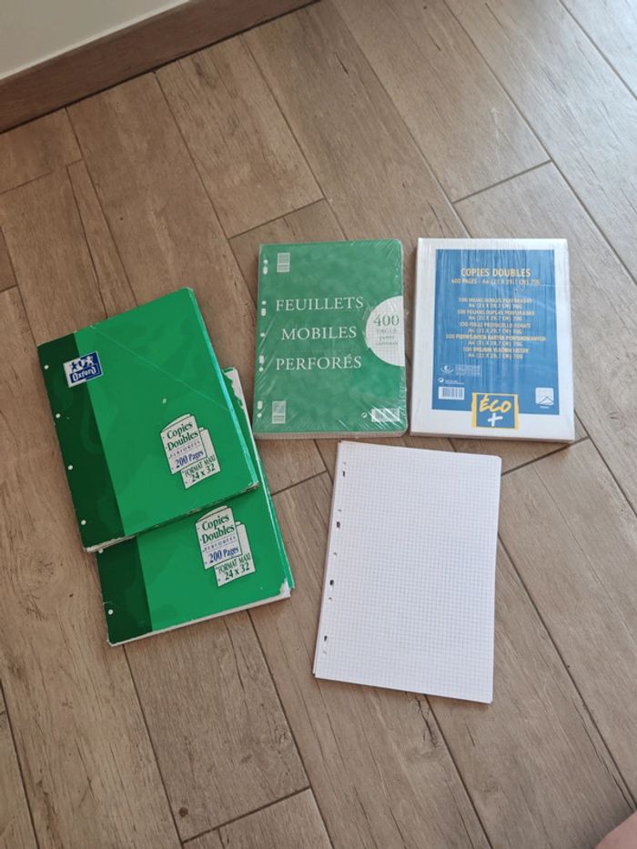 Lot de feuilles de papeterie