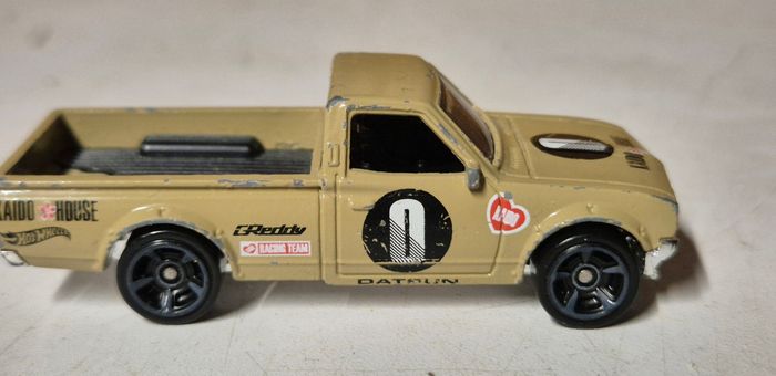 Voiture miniature hotwheels datsun 620 1/64 - photo numéro 3