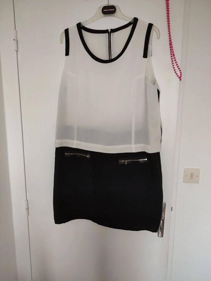 Robe noir et blanche