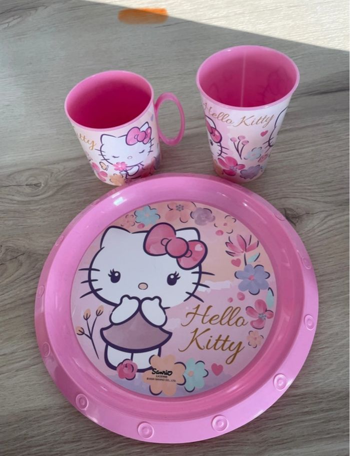 Magnifique ensemble neuf Hello Kitty