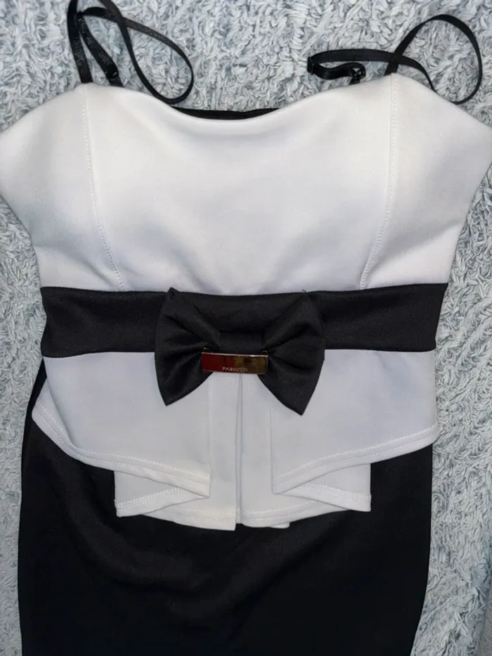 Robe courte blanche et noir, robe moulante taille unique (taille 36, 38, 40, 42) - photo numéro 6