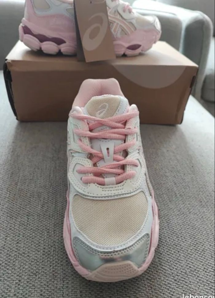 Asics rose neuf taille 38 - photo numéro 3