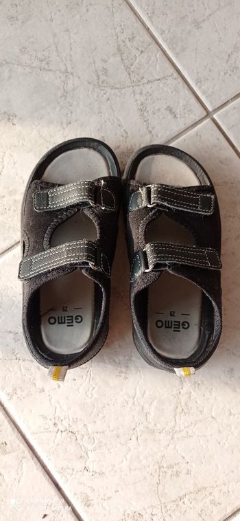 Chaussures noires ouvertes taille 29
