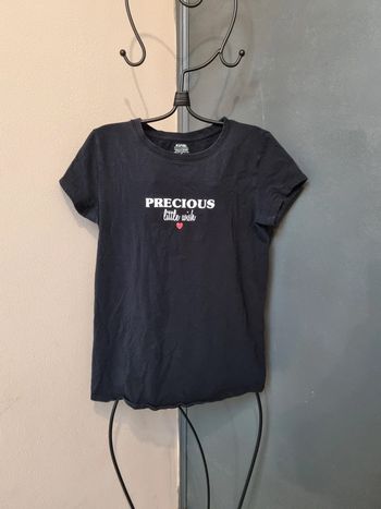 T-shirt noir avec écriture
