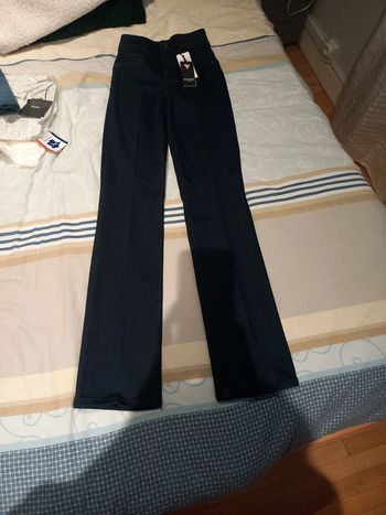 Jeans Guess neuf avec étiquettes 🏷 taille 24