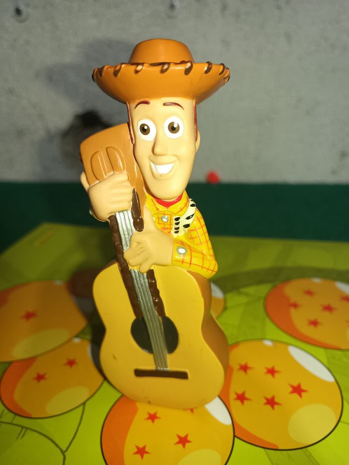 Disney Pixar toys story Woody joueur de guitar