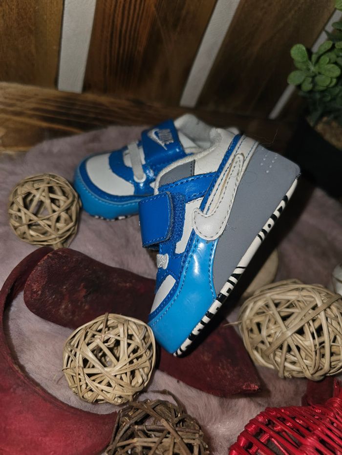 Baskets Bébé Nike authentiques - photo numéro 2