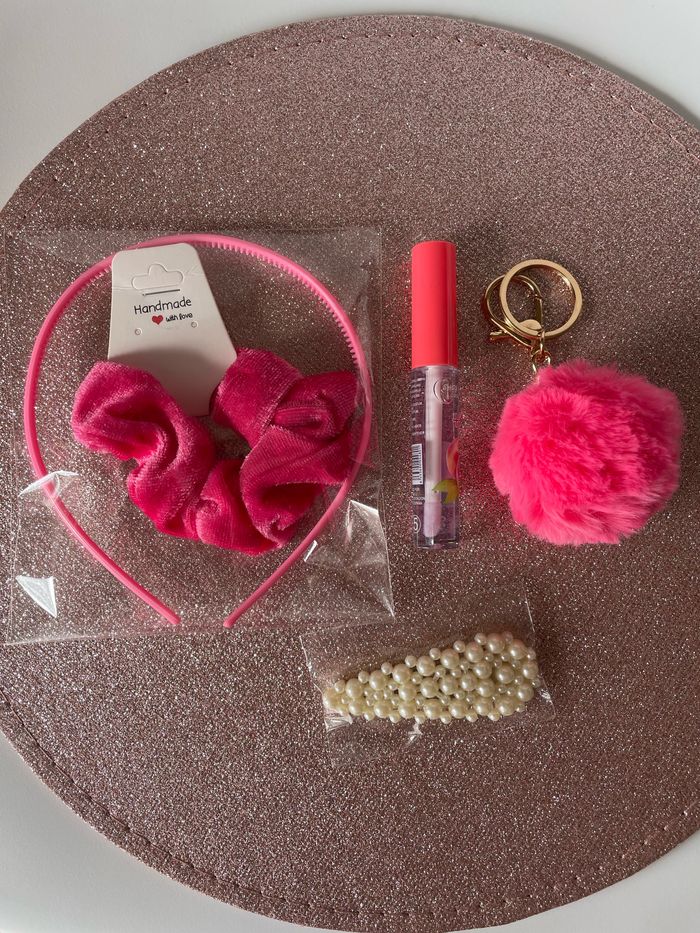 Lot accessoires pour cheveux + gloss
