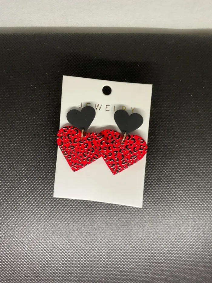 Boucles d’oreilles « cœurs léopard » neuve