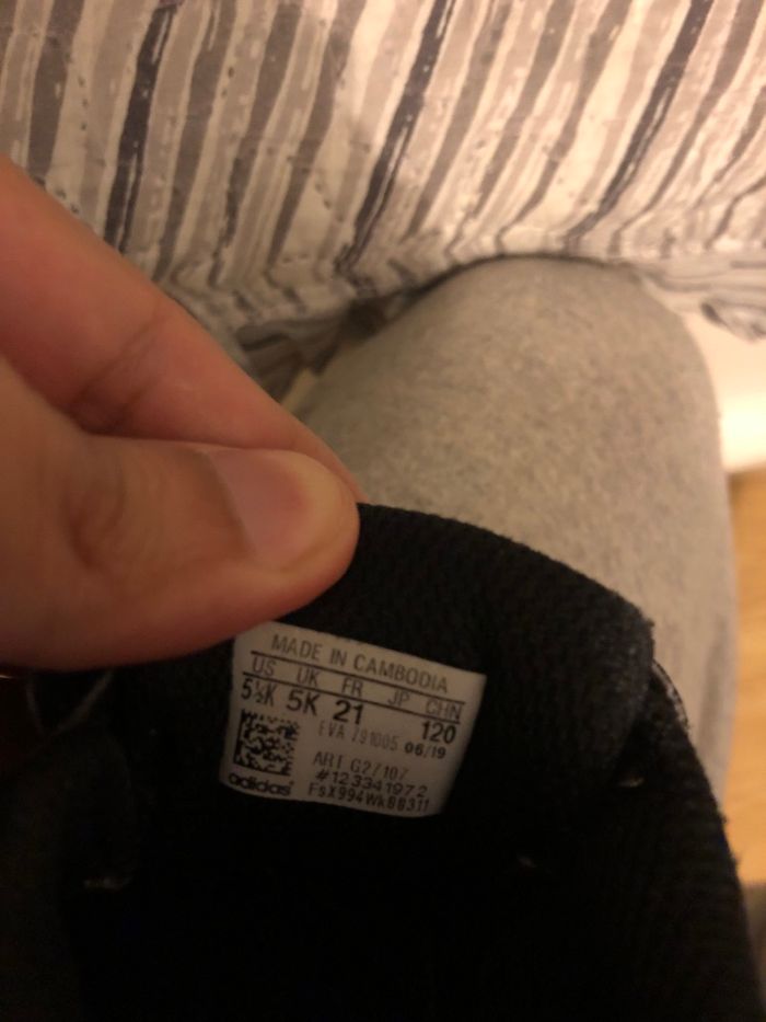 Basket adidas taille 21 en tres Bon état - photo numéro 2