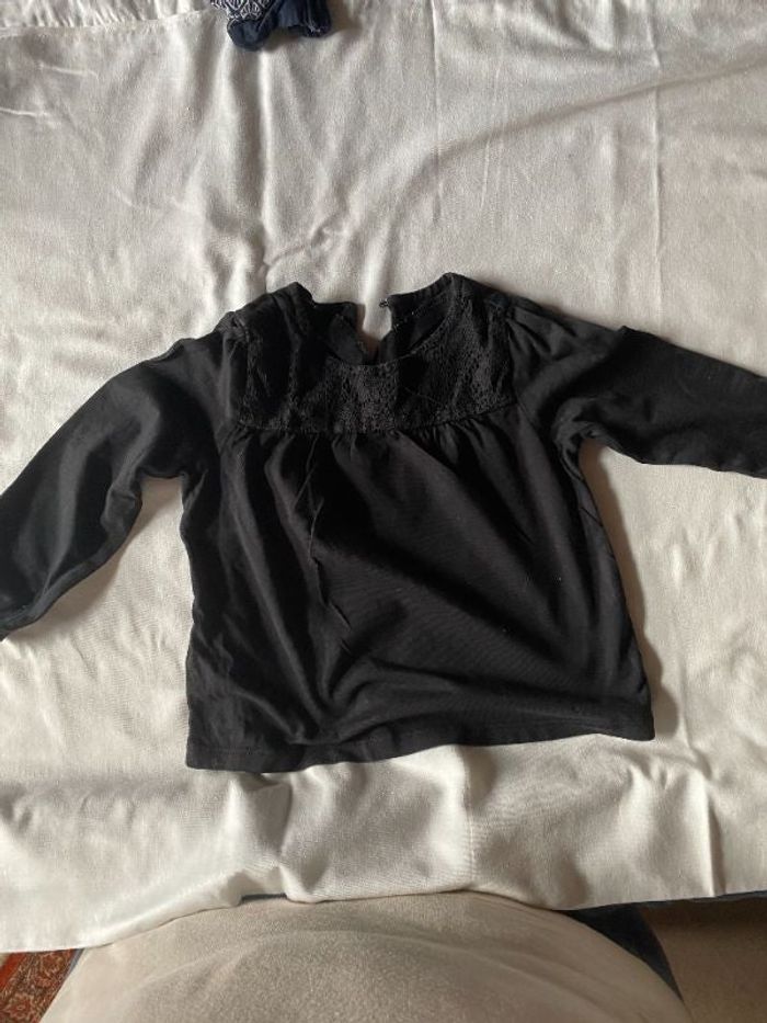VENDS TEESHIRT NOIR MANCHES LONGUES DENELLE ENCOLURE