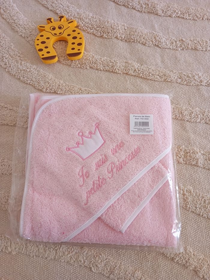 Cape de bain bébé avec gant de toilette  rose