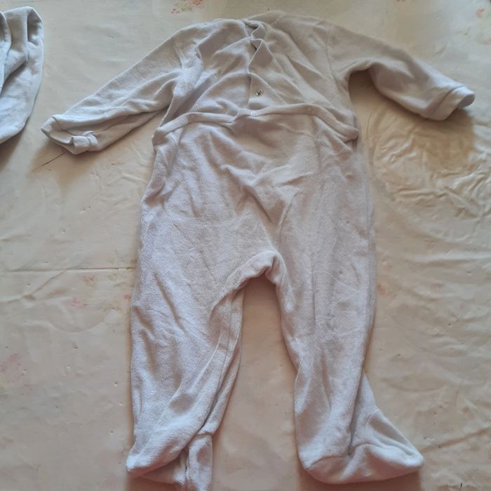 4 pyjamas 12 mois - photo numéro 12