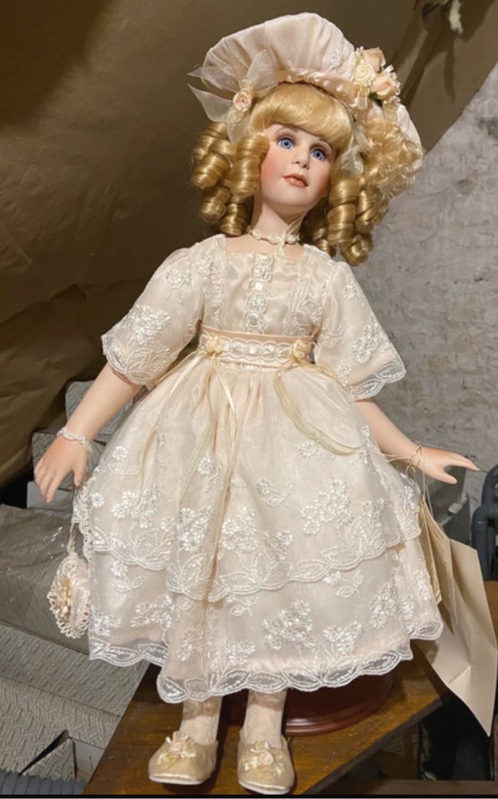 Poupée de collection Leila de Alberon