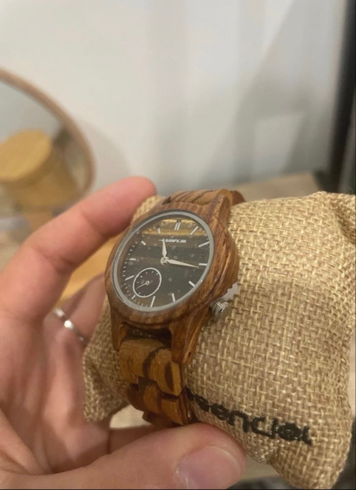 Montre en bois de noyer