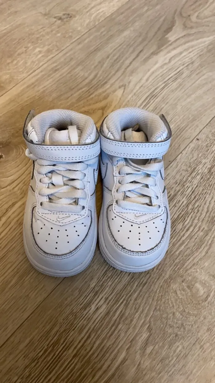 Basket nike taille 21 - photo numéro 2