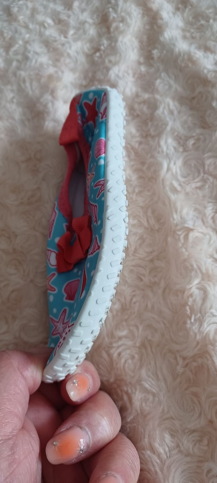 Tres belle chaussures d'eau fille Pointure 26 - photo numéro 4