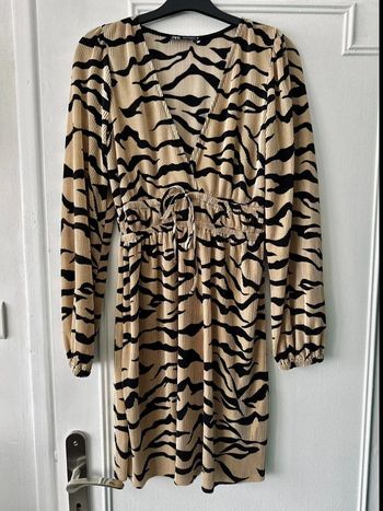 Robe courte manches longues imprimé zébré beige noir taille S ZARA
