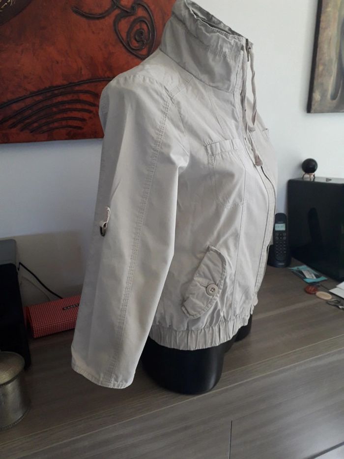 Veste d ete légère femme bershka taille L / 40 tres bon état - photo numéro 2