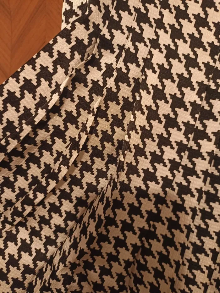 Très belle jupe plissée Zara TM - photo numéro 3
