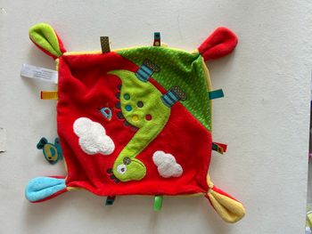 doudou plat dinosaure