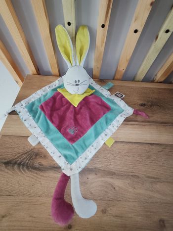 Lapin vert et bordeaux trois kilos sept