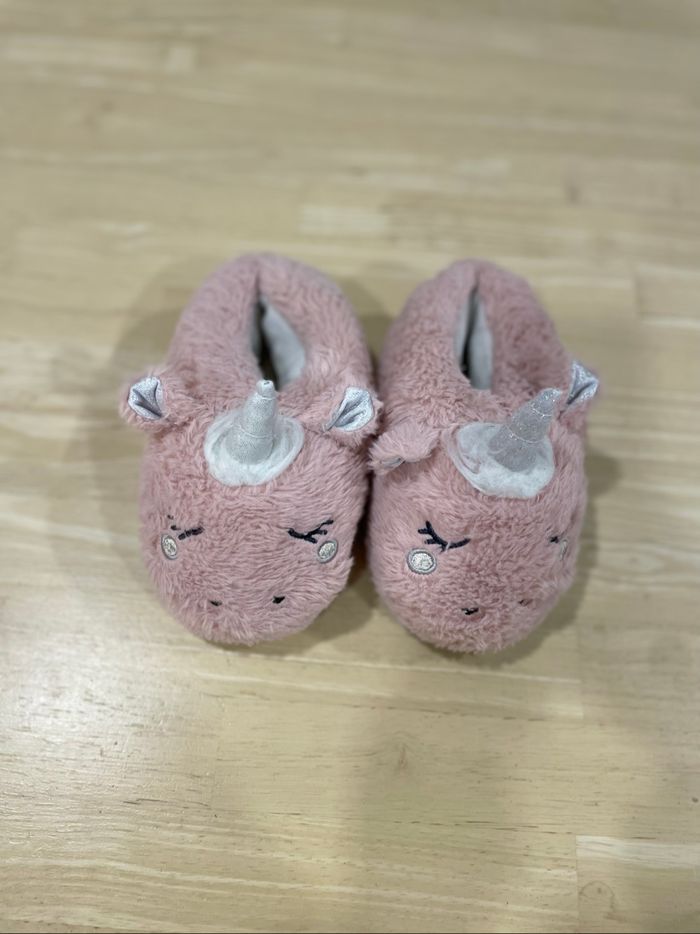 Pantoufles pointure 28 - photo numéro 2