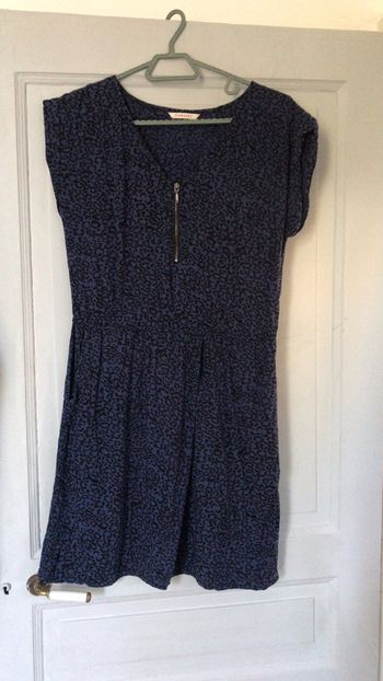 Jolie robe fluide camaïeu bleu imprimé 38