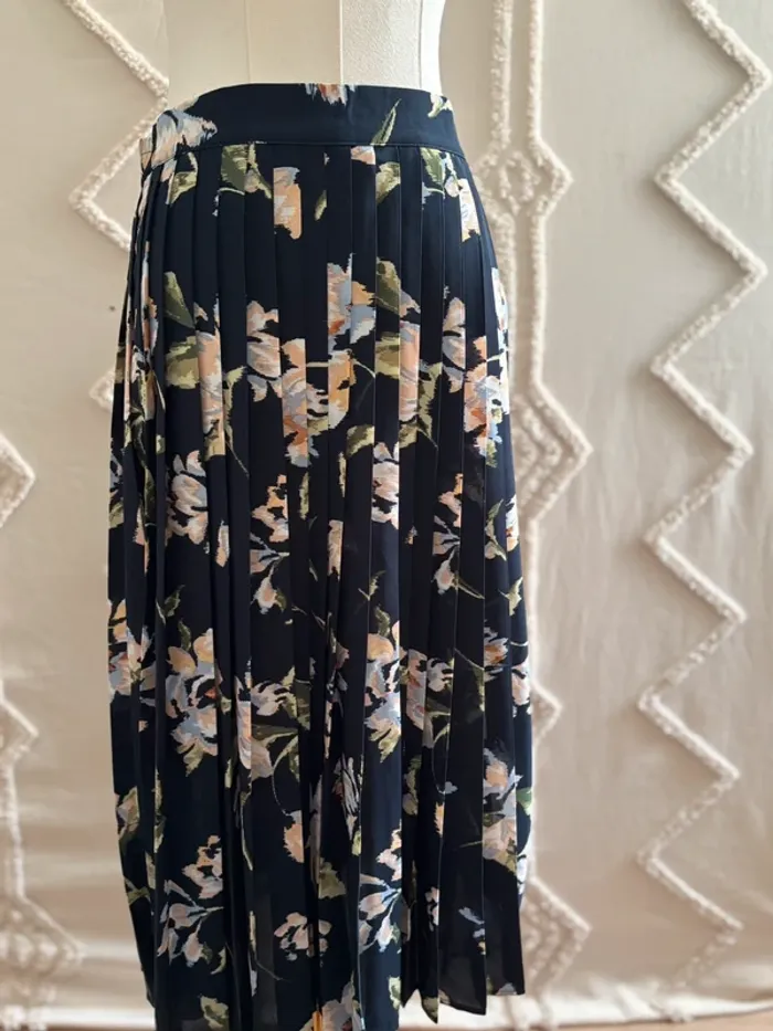 Jupe midi plissée fleurie bleu marine Cortefiel Iconico – taille S - photo numéro 8