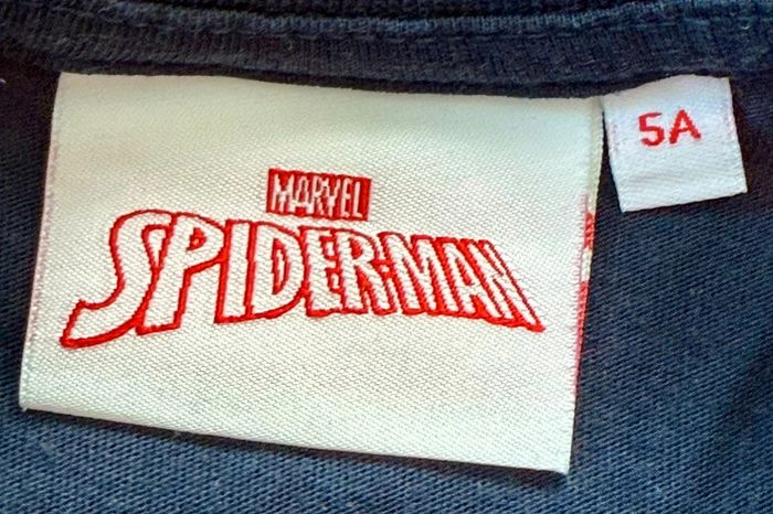 T-shirt bleu marine « Spiderman » - photo numéro 3