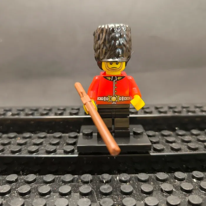 figurine type lego garde reine d'angelterre