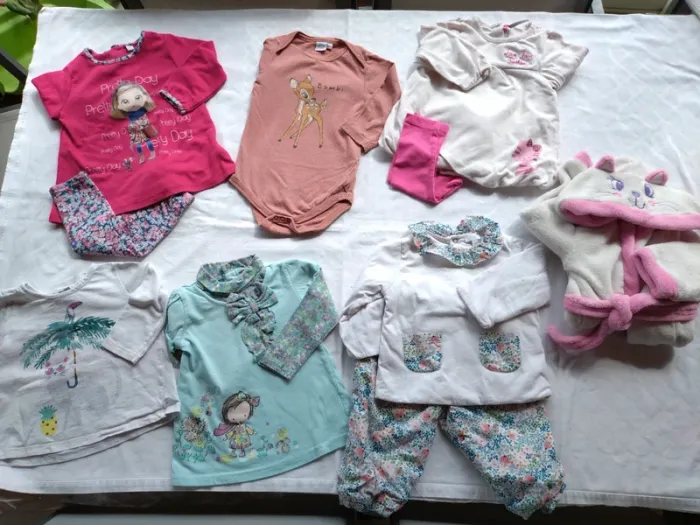 Lot 3 ensembles et 4 vêtements fille 12 mois demi saison hiver