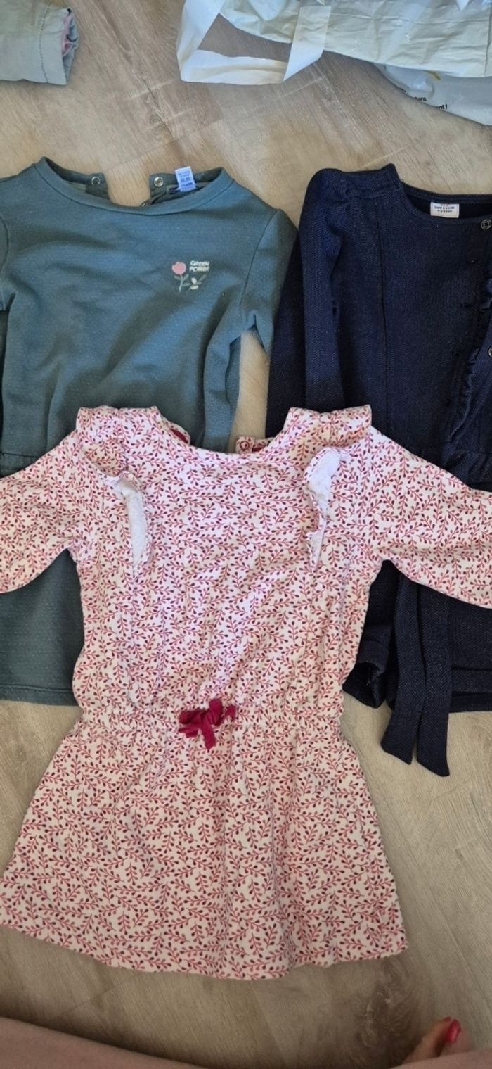 Lot 4 robes et une combi
