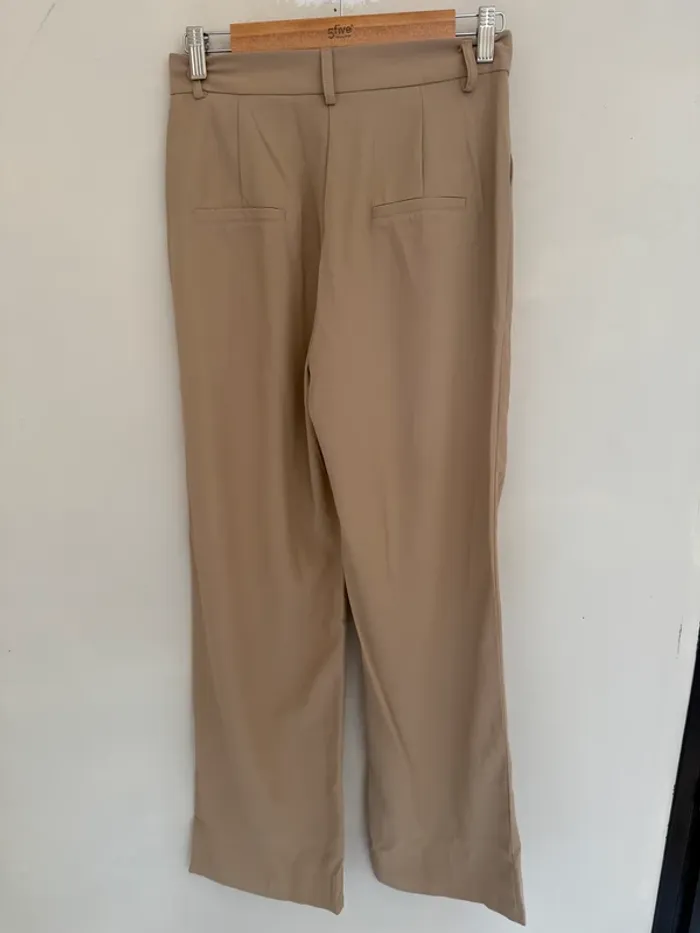 Pantalon beige neuf - photo numéro 2