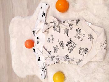 Lot de 3 bodies 0-3 mois.