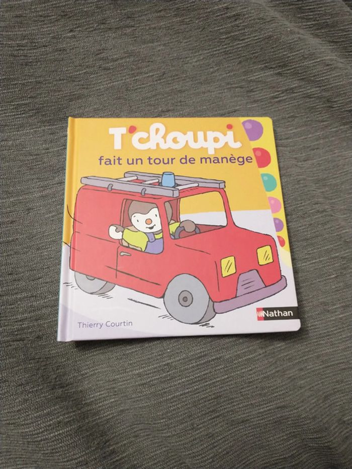 Livre T'choupi fait un tour de manège