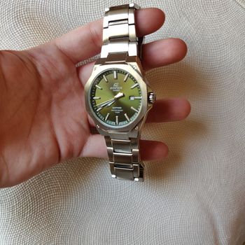 Montre Casio Edifice en acier avec cadran vert