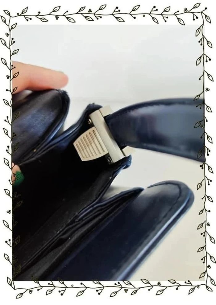 Sac à bandoulière bleu marine Cellini, bon état mais petites traces 26x28cm - photo numéro 8