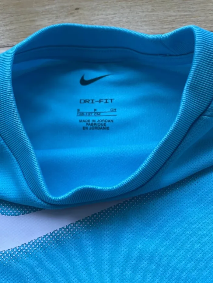 T shirt dry fit Nike 8/9 ans - photo numéro 2