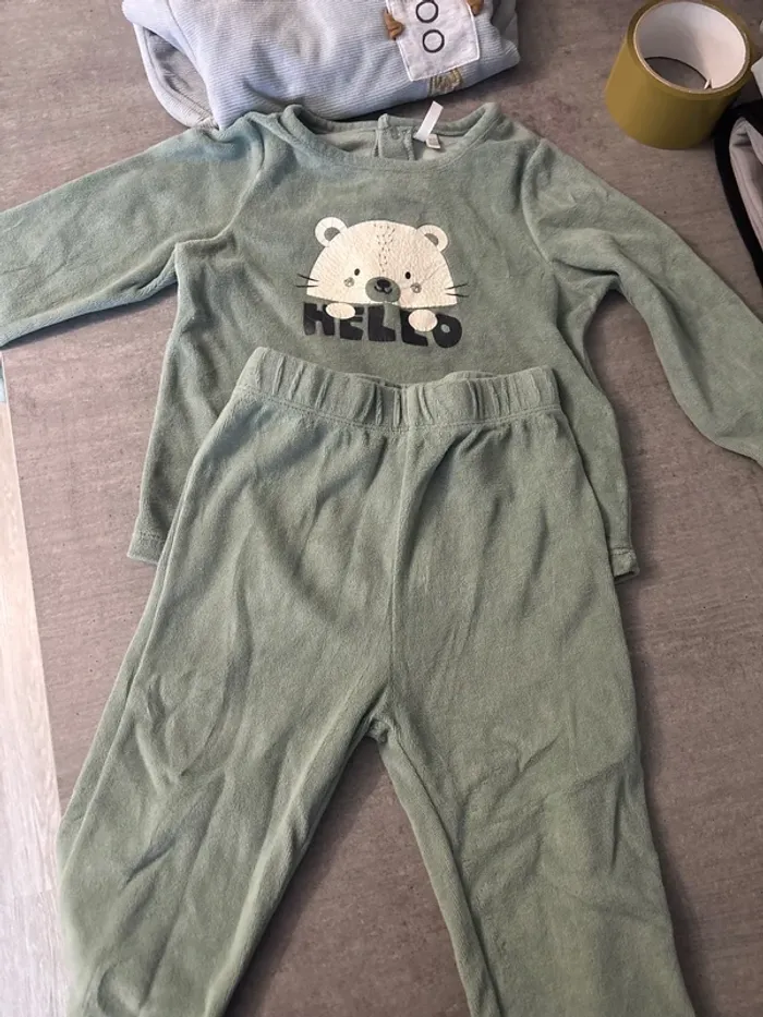 Lot 2 pyjamas 23 et 36 mois - photo numéro 3