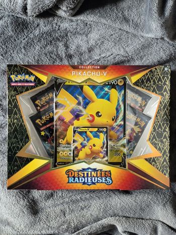 Coffret pikachu v destinées radieuses